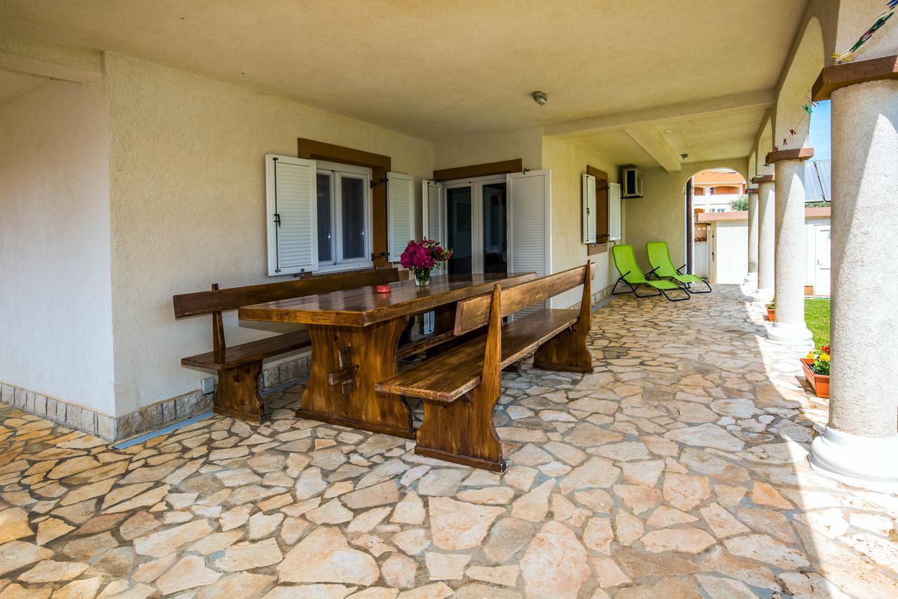 Ližnjan Apartment Carolina المظهر الخارجي الصورة