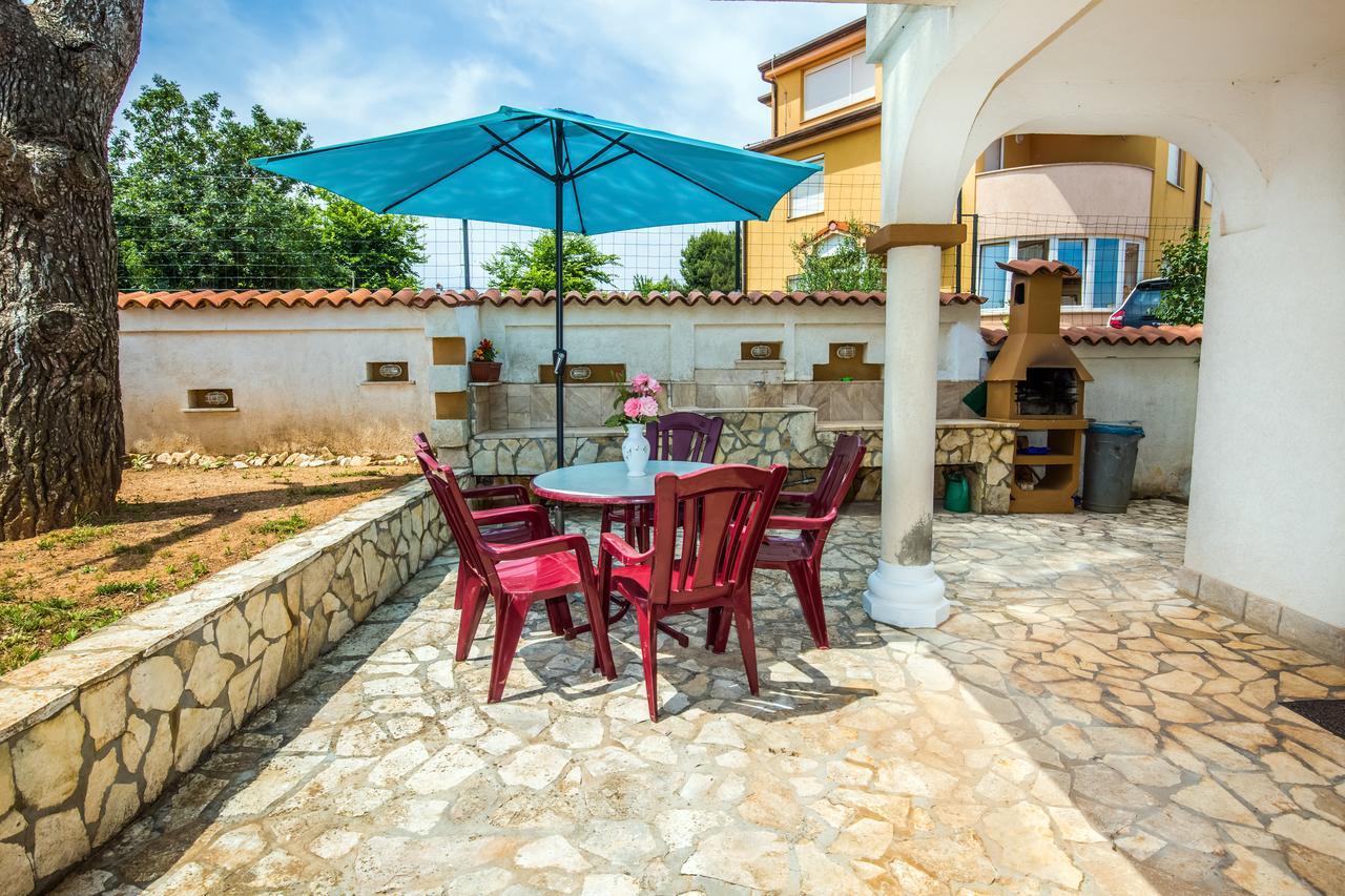 Ližnjan Apartment Carolina المظهر الخارجي الصورة
