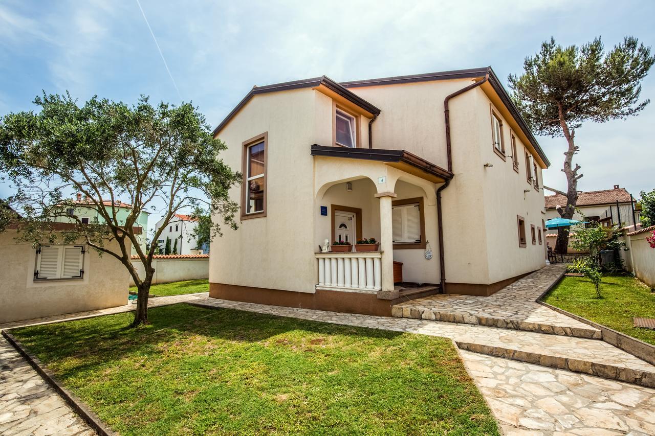 Ližnjan Apartment Carolina المظهر الخارجي الصورة