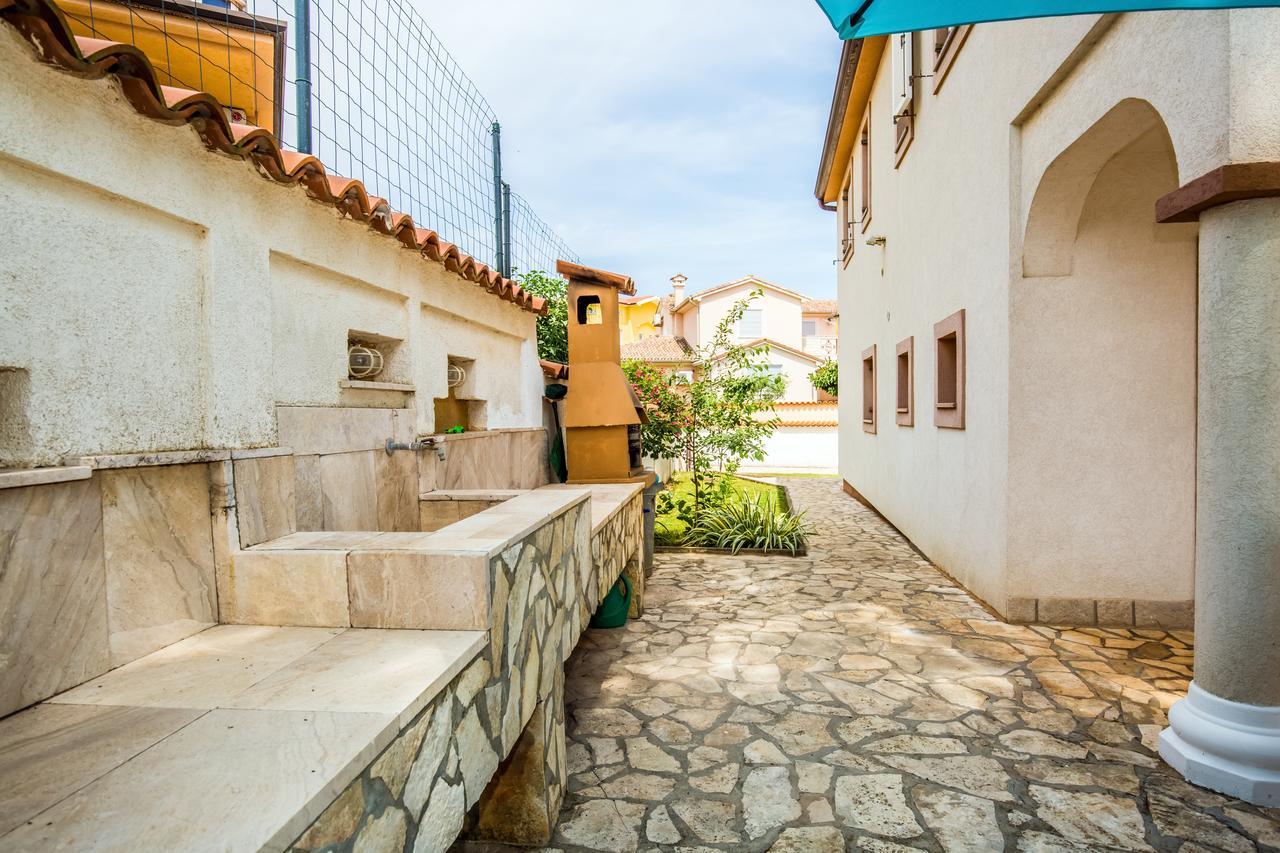 Ližnjan Apartment Carolina المظهر الخارجي الصورة