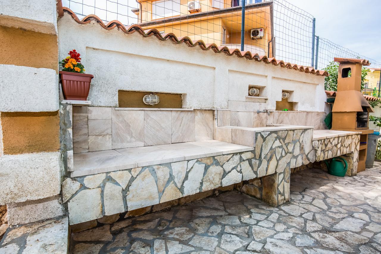 Ližnjan Apartment Carolina المظهر الخارجي الصورة