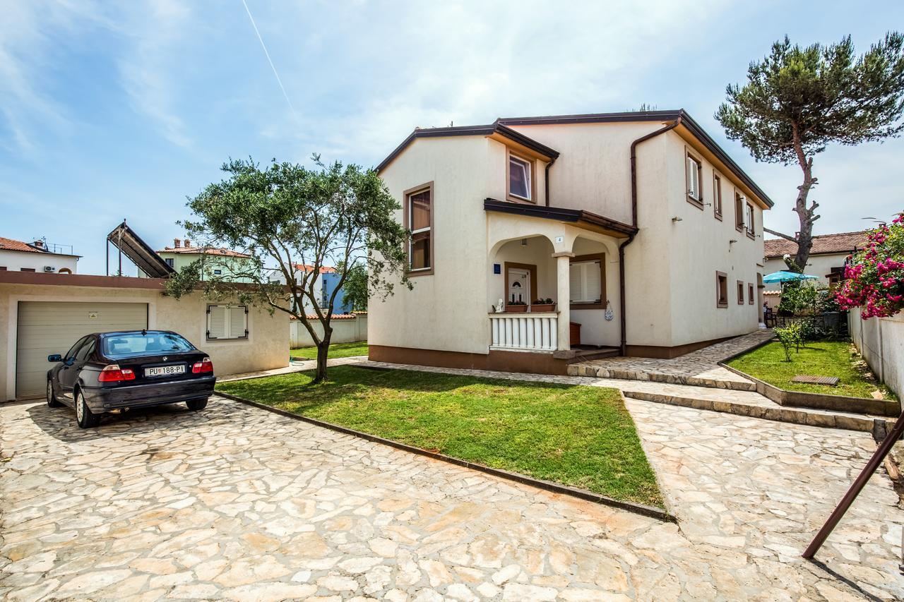 Ližnjan Apartment Carolina المظهر الخارجي الصورة