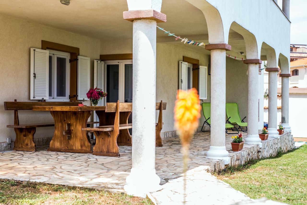 Ližnjan Apartment Carolina المظهر الخارجي الصورة